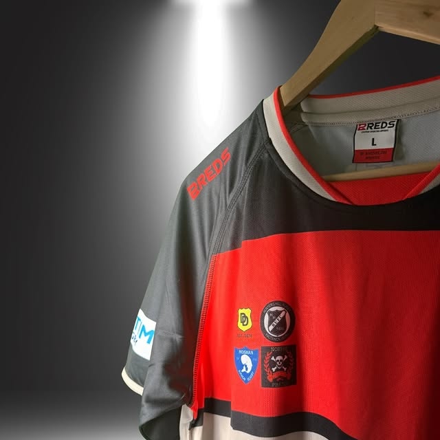 Custom 2Reds Floating Mockup